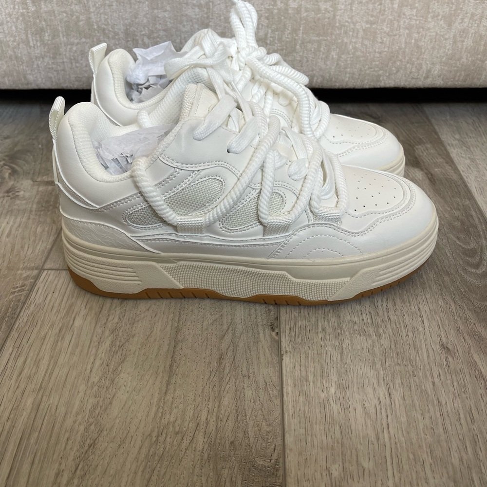 Steve Madden Boomer White Sneaker with Gum Sole